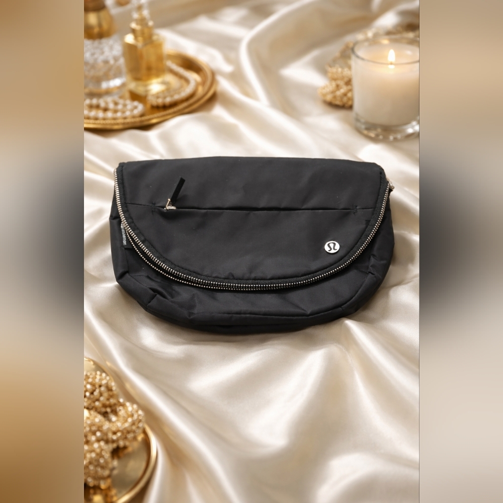 🎀lululemon athletica Black Crossbody Bag
